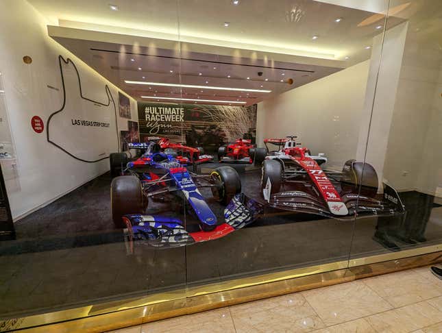 Eine Ausstellung des Petersen Museums im Wynn Hotel und Casino mit Formel-1-Autos